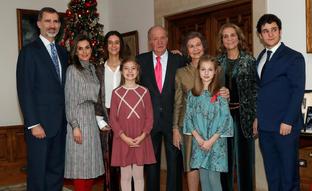 ¡Navidades solos en Zarzuela! Sabemos cómo va a ser el menú de Nochebuena de la reina Letizia (y a qué hora cena con Felipe, Sofía y Leonor)