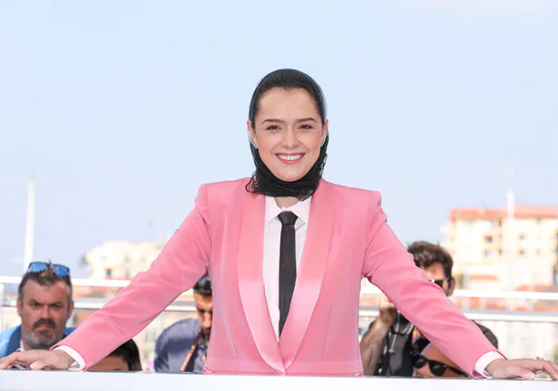CANNES, FRANCE - MAY 26: Taraneh Alidoosti attends the photocall for "Leila's Brothers" during the 75th annual Cannes film festival at Palais des Festivals on May 26, 2022 in Cannes, France. (Photo by Stephane Cardinale - Corbis/Corbis via Getty Images)/