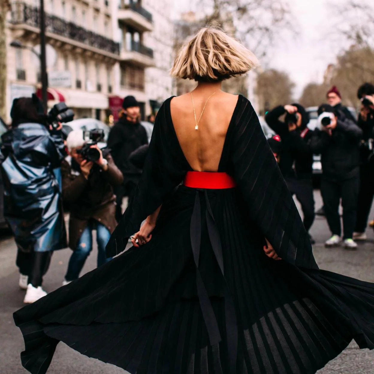 Moda MODA: Este vestido negro drapeado de Zara de menos de 25 euros será tu  mejor aliado en las cenas de Navidad