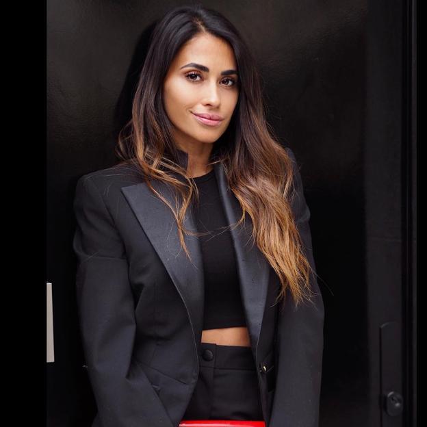 El truco de la melena luminosa de Antonela Roccuzzo son unas mechas woodlights que se hace en España (y sabemos dónde)