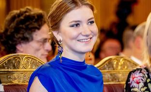 La princesa Elisabeth de Bélgica imita a la reina Letizia: el espectacular vestido azul que le ha hecho ser la royal mejor vestida