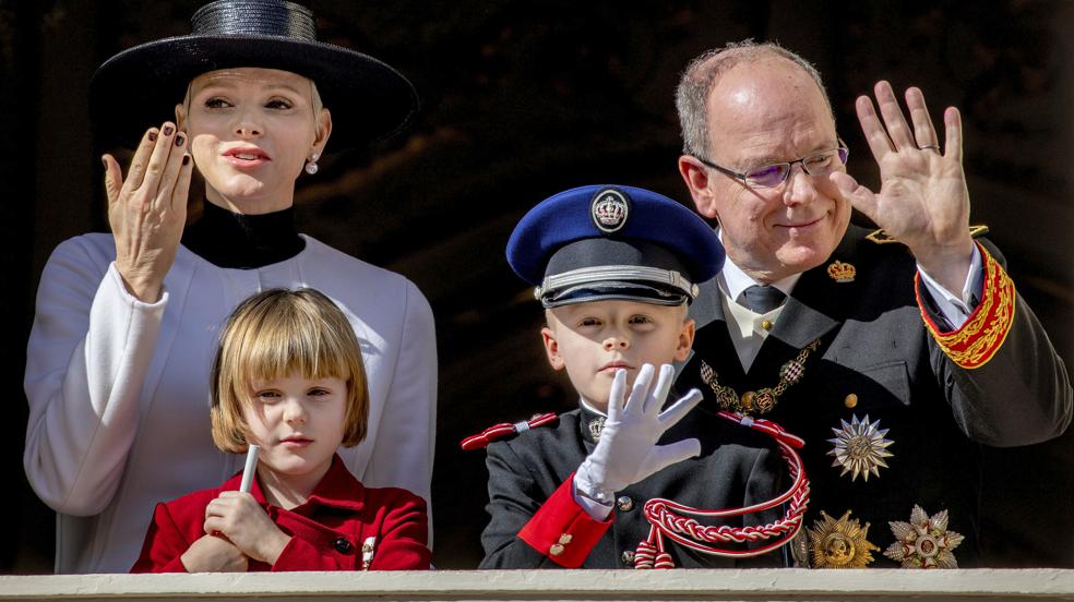 Del abrigo de 500 euros al sombrero de su madre Charlene de Mónaco: los originales looks de la princesa Gabriella que puedes copiar en el low cost