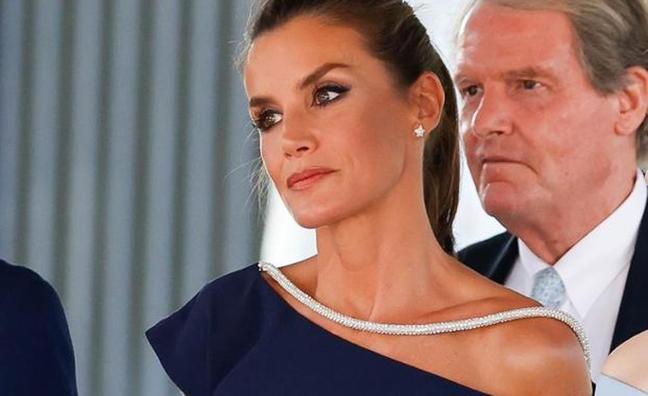 Tres vestidos de fiesta de Massimo Dutti para la reina Letizia (que también llevaría Marta Ortega)