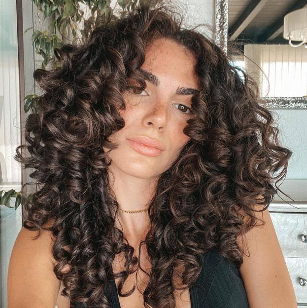 Todas las influencers españolas que le han dicho adiós al rubio en 2022 y van a ser morenas en 2023: ¿es el fin de la melena blondie?