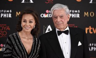 Divorcio, tragedia y escándalo: así empezó la historia de amor de Isabel Preysler con Mario Vargas Llosa (que llevaba 30 años enamorado de ella en secreto)