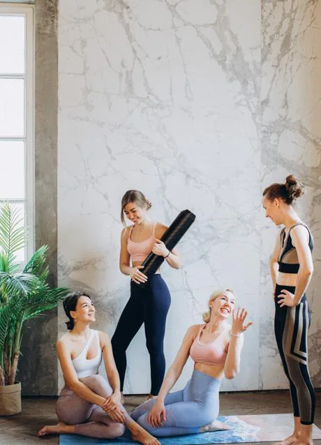 Mujeres en clase de yoga/PEXELS