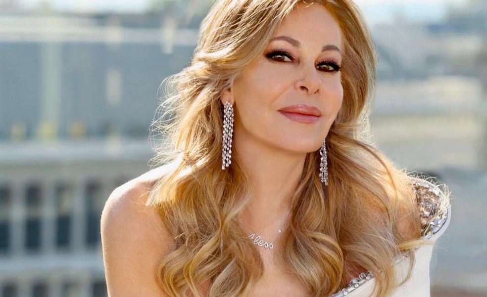 Ana Obregón, la más elegante de las Campanadas 2022: así es el impresionante vestido blanco con cristales de Swarovski