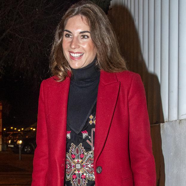 Lourdes Montes estrena el vestido blazer favorecedor que puedes encontrar rebajado en Massimo Dutti