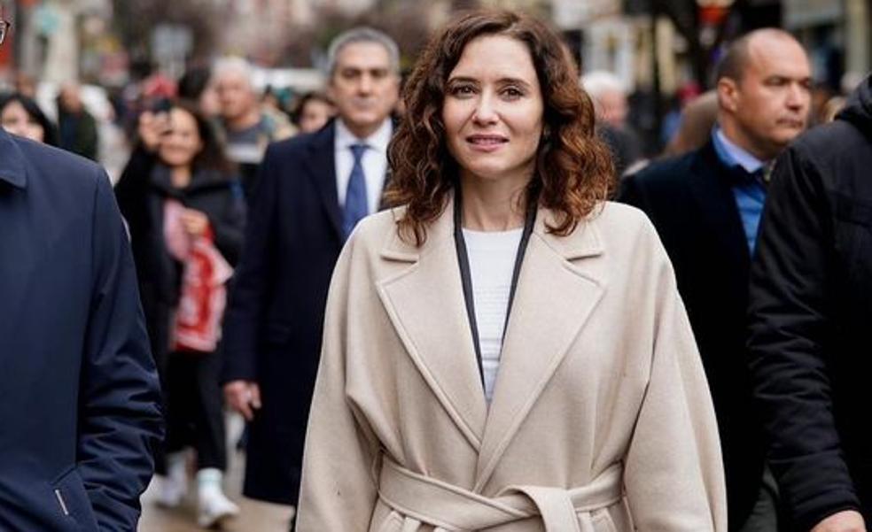 Isabel Díaz Ayuso tiene el abrigo de Zara más elegante y calentito y en el que merece la pena invertir