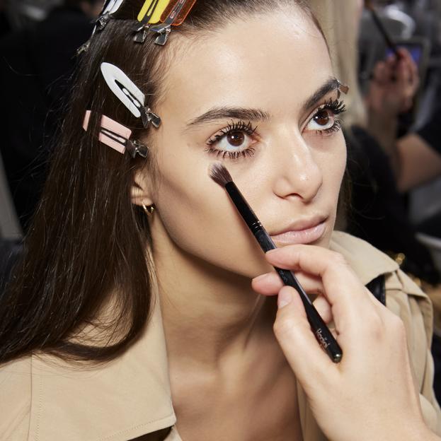 Los mejores correctores color verde para camuflar granitos y rojeces