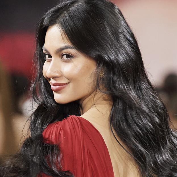 Cinta en el pelo, el accesorio favorito de Brigitte Bardot que vuelve a ser tendencia