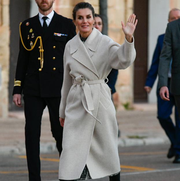 Las botas negras de la reina Letizia: están rebajadas, son made in Spain y ponibles con vestidos, faldas y pantalones