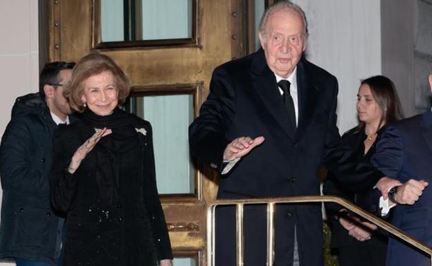 La reina Sofía y el rey Juan Carlos en la cena previa al funeral de Constantino II de Grecia