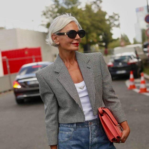 Grey Blending, las mechas para llevar bien las canas y que favorezcan a todas las edades