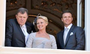 Qué significa que los padres de Charlène de Mónaco se instalen con ella en el Principado: apoyo, influencia y poder en la sombra