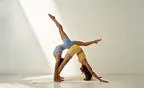 yoga: Descubre los beneficios de hacer yoga en pareja