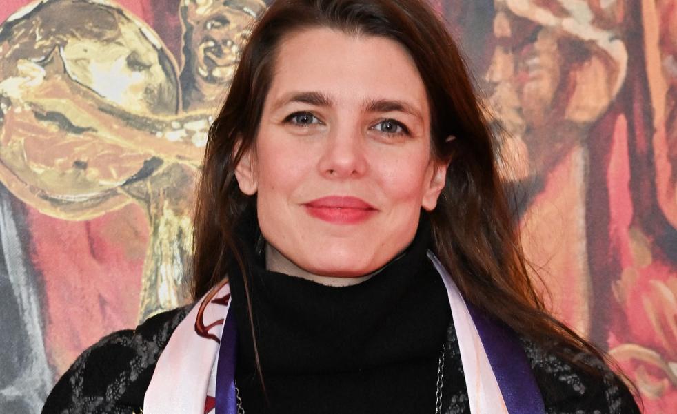 Hemos encontrado en H&M la copia low cost del favorecedor abrigo de cuadros de Carlota Casiraghi