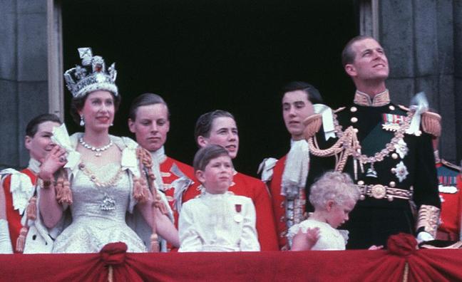 Las diferencias entre la coronación de Carlos III e Isabel II: más moderno, más inclusivo, con Camila como reina consorte (pero bajo la sombra del escándalo)