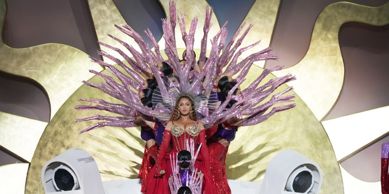 Conciertos a medida: Cómo consiguen Beyoncé, Jennifer López (y otras artistas) sus ingresos millonarios