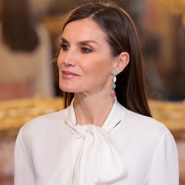 La reina Sofía ya llevó en los 70 las botas negras altas que ahora son las favoritas de Letizia, Kate Middleton y Zara Tindall