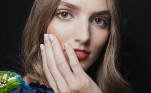 Cómo utilizar el fortalecedor de uñas (y cuando) para tenerlas fuertes y bonitas después de la manicura