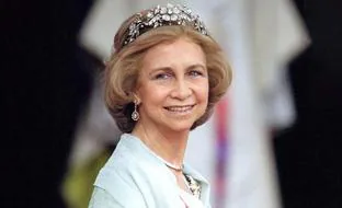 Zafiros, diamantes y perlas: 10 fabulosas joyas de la reina Sofía que heredarán las infantas, Elena y Cristina, y sus nietas