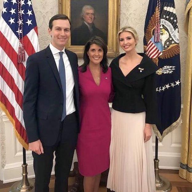 Haley junto a Ivanka Trump y Jared Kushner. 