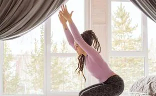 Yoga y sentadillas: la combinación definitiva que acelera el metabolismo, mejora la digestión y fortalece piernas y la espalda