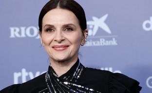 Juliette Binoche, la actriz francesa que ha triunfado en los premios Goya 2023 con un look que rejuvenece a los 50