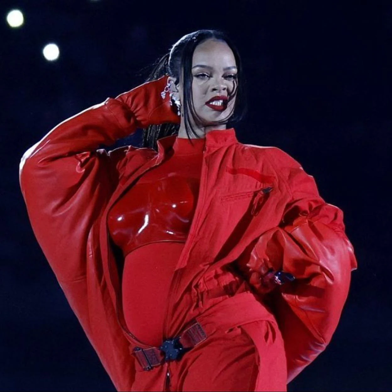 BELLEZA: Los polvos con los que Rihanna se retoca el maquillaje en la  actuación de la Super Bowl | Mujer Hoy
