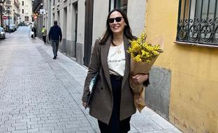 Tamara Falcó celebra San Valentín con conjunto pijamero rojo y el bolso favorito de las celebrities