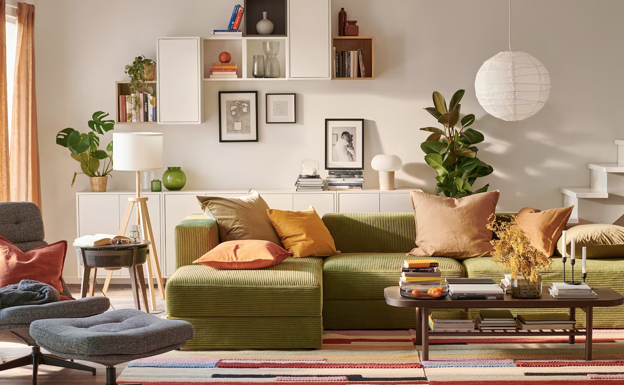 Propuesta de IKEA para salón decorado en verde y amarillo.