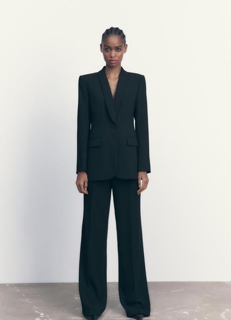 Traje de Zara.