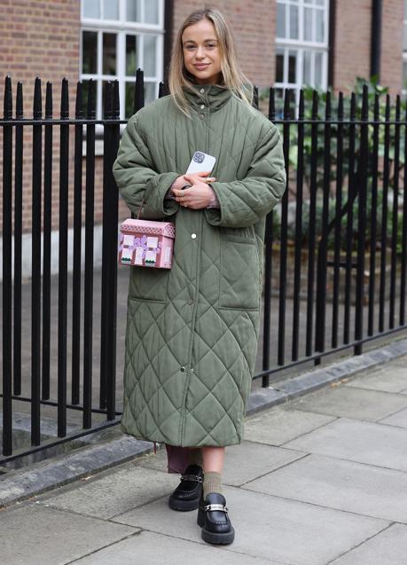 Amelia Windor en el street style de la London Fashion Week.