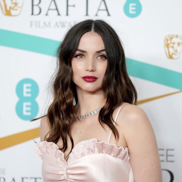 Cómo hacer las ondas en el pelo facilísimas de Ana de Armas en los Oscars 2023 y estar espectacular