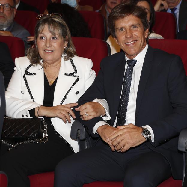 Así ha sido la historia de amor de Manuel Benítez 'El Cordobés' y María Ángeles Quesada: un robo de joyas y una familia reconciliada