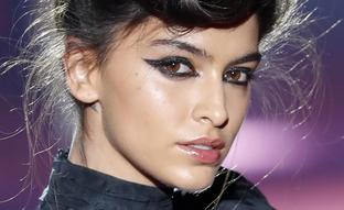 Maquillaje de pasarela: los trucos del maquillador de las famosas en backstage para conseguir un look sobresaliente