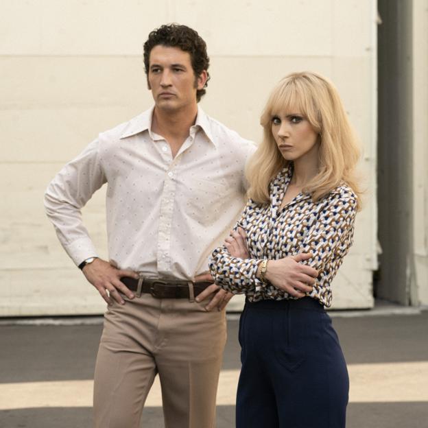 Miles Teller y Juno Temple en una imagen de The Offer.