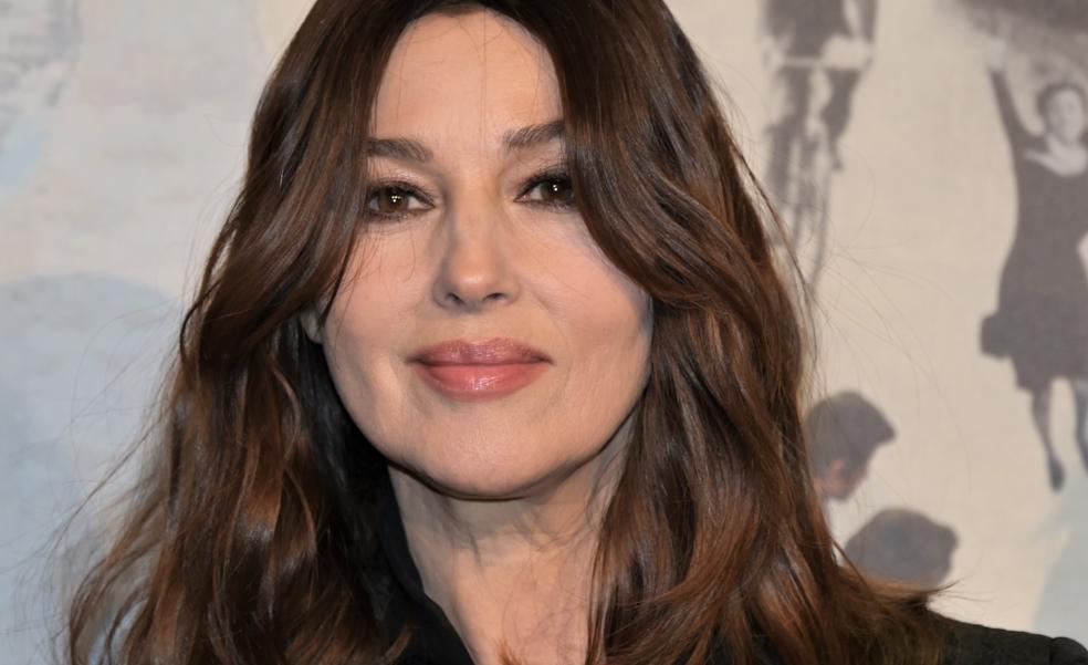 Dónde copiar el favorecedor y estilizador mono que ha llevado Monica Bellucci y que rejuvenece a los 50 y los 60