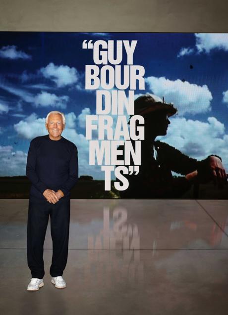 Giorgio Armani, en Armani / Silos, su espacio de arte en Milán, donde expone la obra de Guy Bourdin. (Foto: Cortesía de GIORGIO ARMANI) 