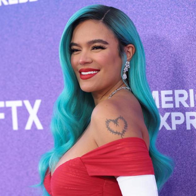 Quién es Karol G, la cantante que apoya a Shakira para destrozar a Piqué: de sus indirectas a su ex novio Anuel AA a su especial conexión con España