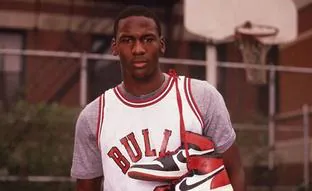 Cómo nacieron las zapatillas Nike Air Jordan que hicieron multimillonario al mejor jugador de baloncesto de la historia
