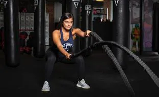 Battle rope, el ejercicio para bajar de peso y moldear tu cuerpo que triunfa entre las celebrities