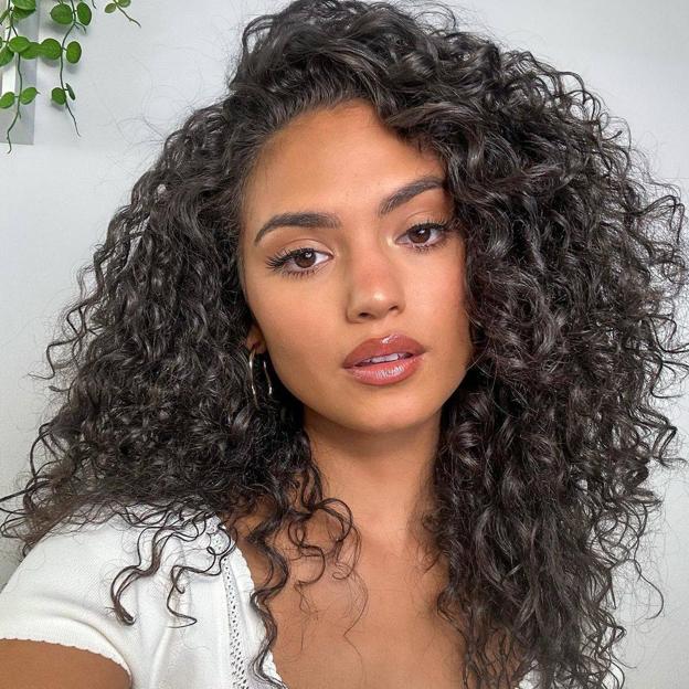 El champú barato con aceite de jojoba que usarás a partir de ahora para conseguir un cabello sin rotura