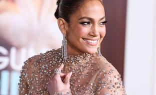 Jennifer Lopez cambia de look y vuelve al color de pelo de los 90: más oscuro, más saludable y tendencia