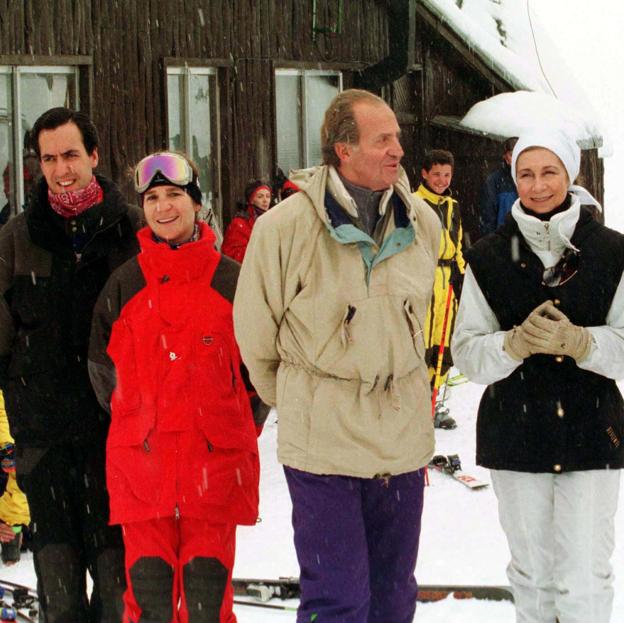 Jaime de Marichalar, la infanta Elena, Juan Carlos I y la reina Soffía en Baqueira.