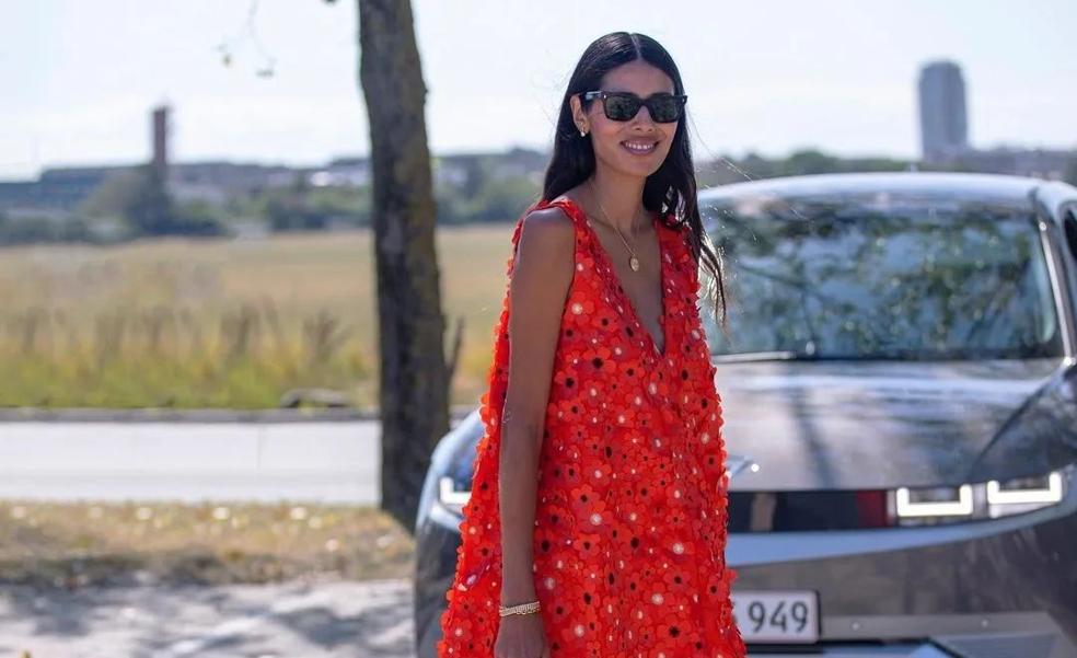 Tenemos que hablar del vestido de Sfera que se inspira en uno de lujo: está arrasando y favorece a todas