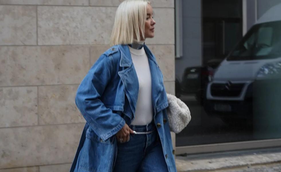 No busques más, la chaqueta más triunfadora de la temporada es esta gabardina denim de Zara por la que todo el mundo te va a preguntar