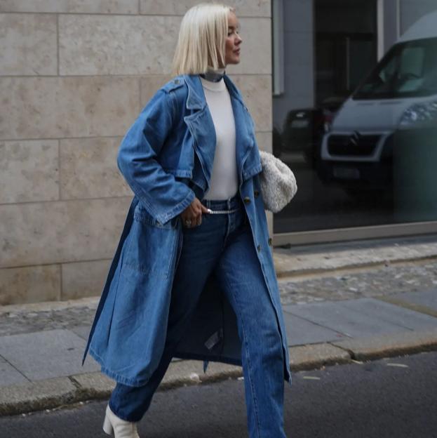 No busques más, la chaqueta más triunfadora de la temporada es esta gabardina denim de Zara por la que todo el mundo te va a preguntar