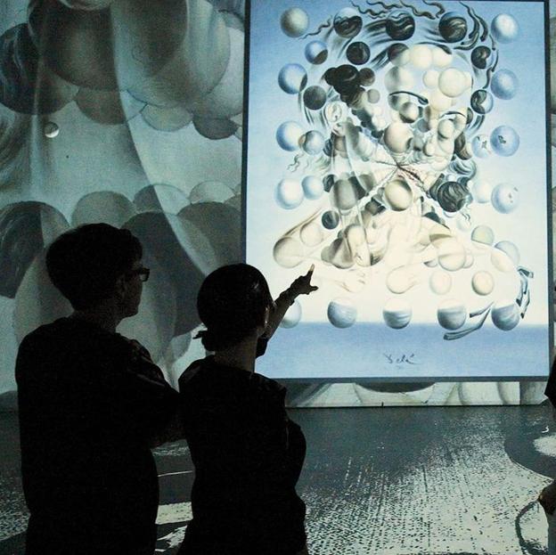 5 exposiciones inmersivas para ver esta primavera: de competir en Fórmula 1 en Madrid a tocar el cielo estrellado de Van Gogh en Bilbao